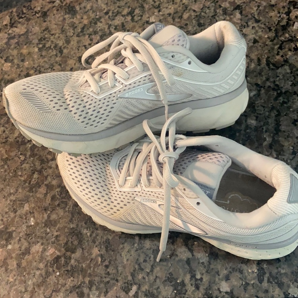 Women’s Brooks Ghost 12 generation